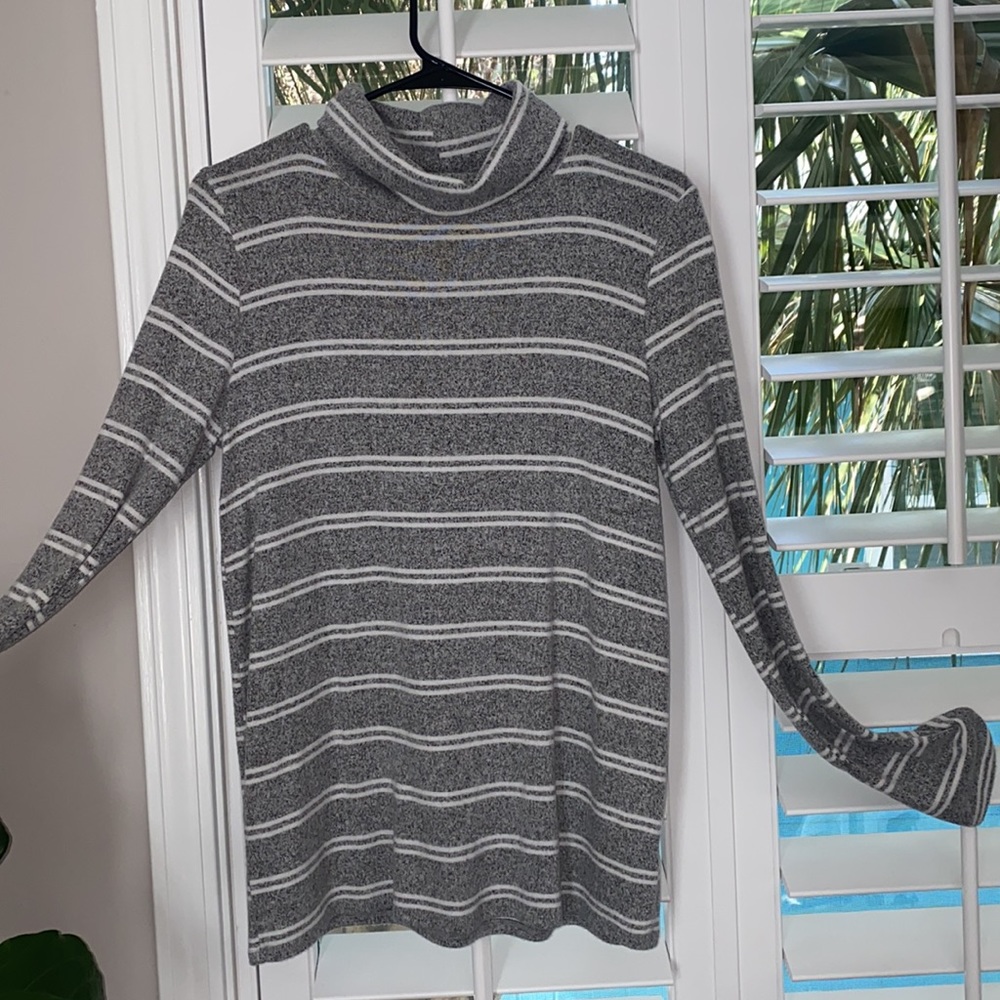 Women gray with white striped sweater size small